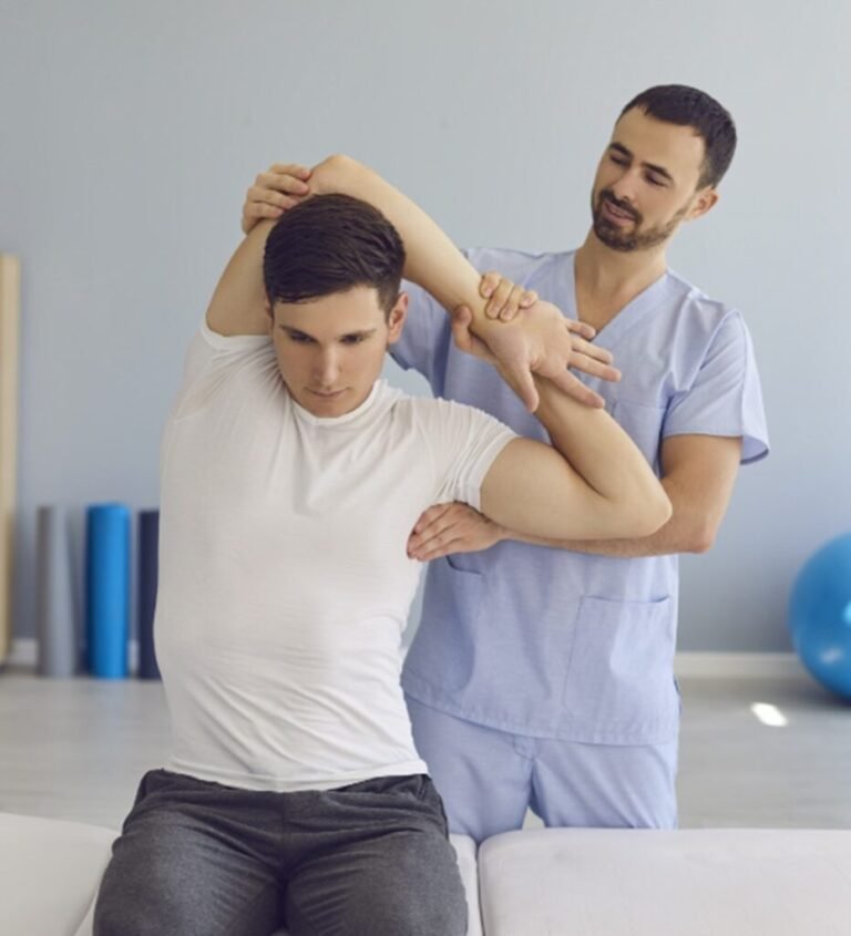Physiotherapist providing frozen shoulder treatment at PhysioRelieve Clinic in Ghatkopar