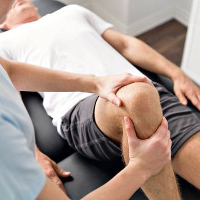 Patient receiving knee joint pain treatment in Ghatkopar